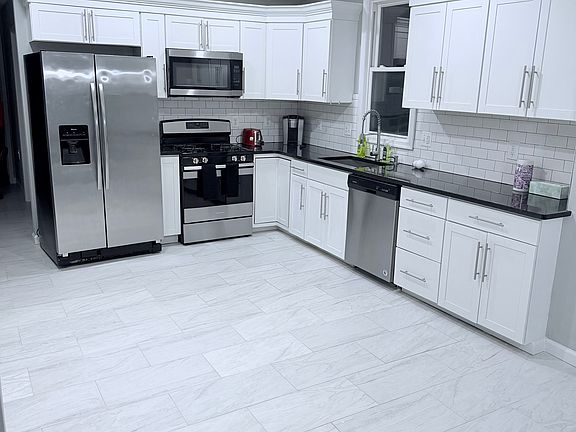2nd image of 121 3rd Ave