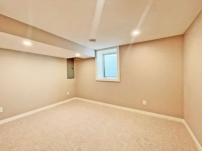 408 S Olive St — Photo 17