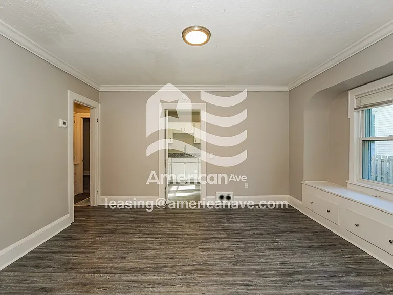 479190_003_living_room_3.jpg
