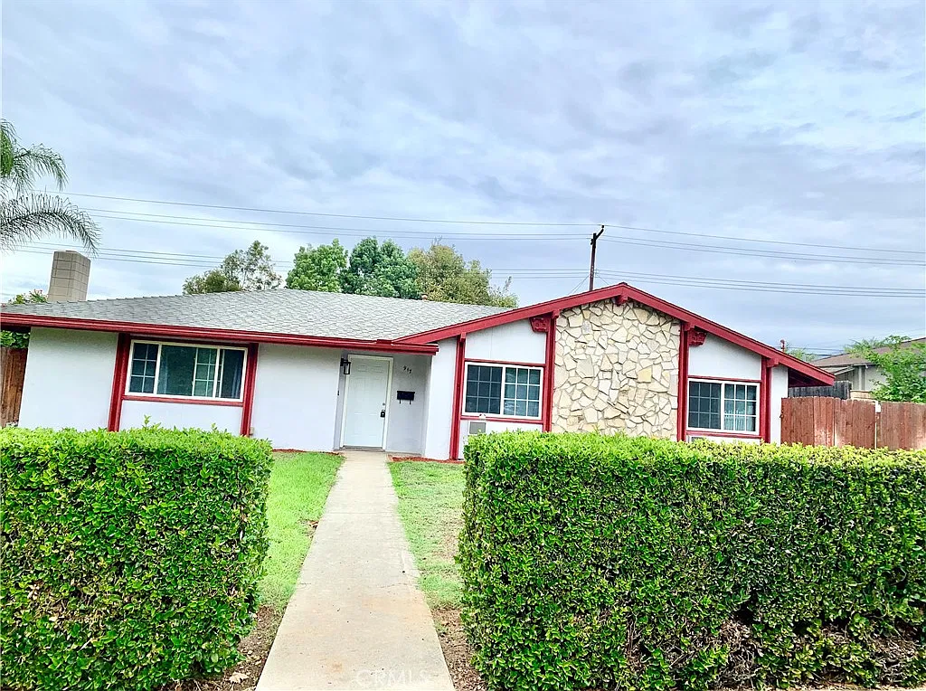 3 bed, 1566 sqft, $3,988 — Photo 2