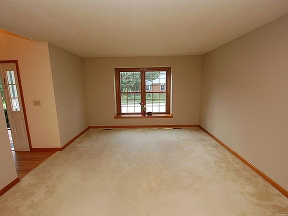 3rd image of 1713 E Thornton Dr