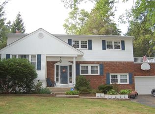 4 Emil Ct, Huntington, NY 11743