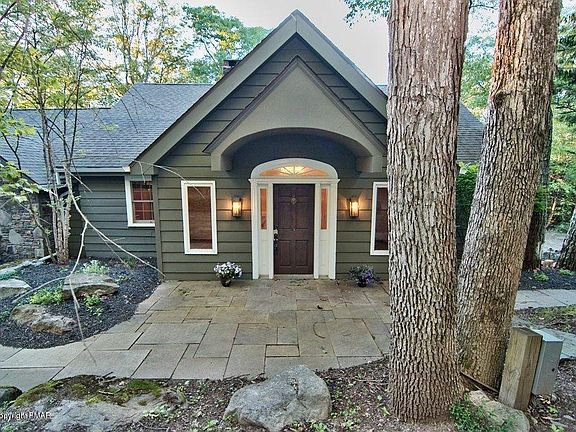 2nd image of 2135 Laurel Ln