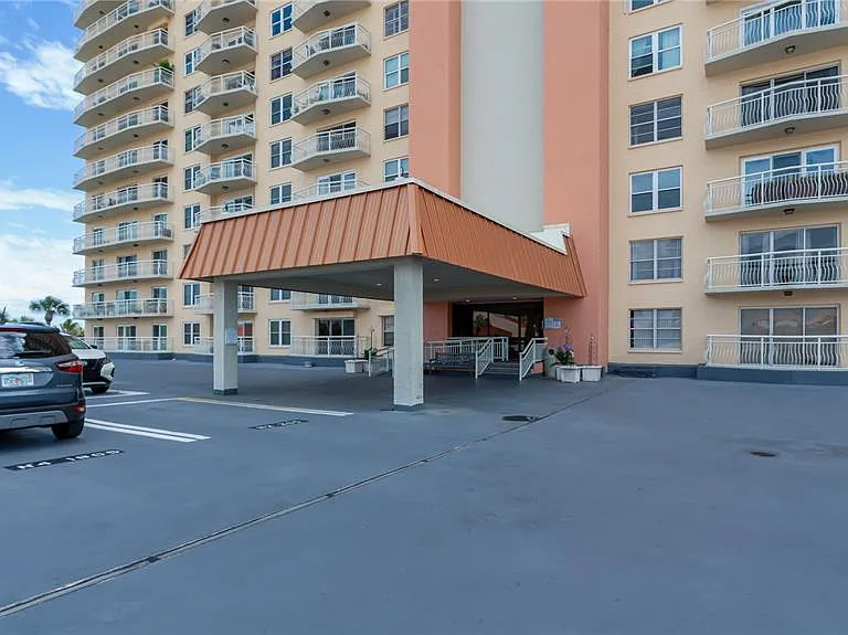 4900 Brittany Dr S #411 — Photo 47