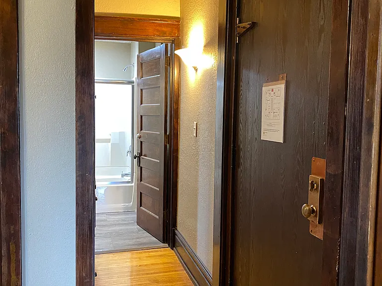 218 N 1st Ave W #7 — Photo 24