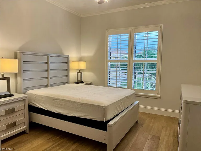 5068 Annunciation Cir #209 — Photo 6