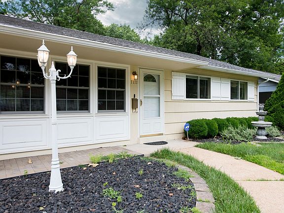3rd image of 7111 Clover Ln
