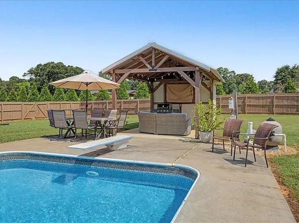 228 Pea Ridge Rd, Rockmart, GA 30153