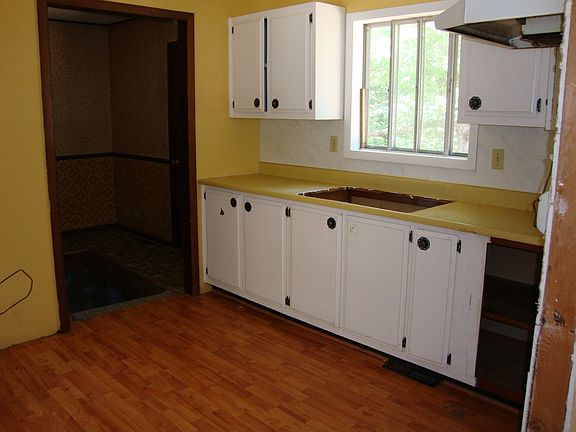 3rd image of 286 Blair Ave