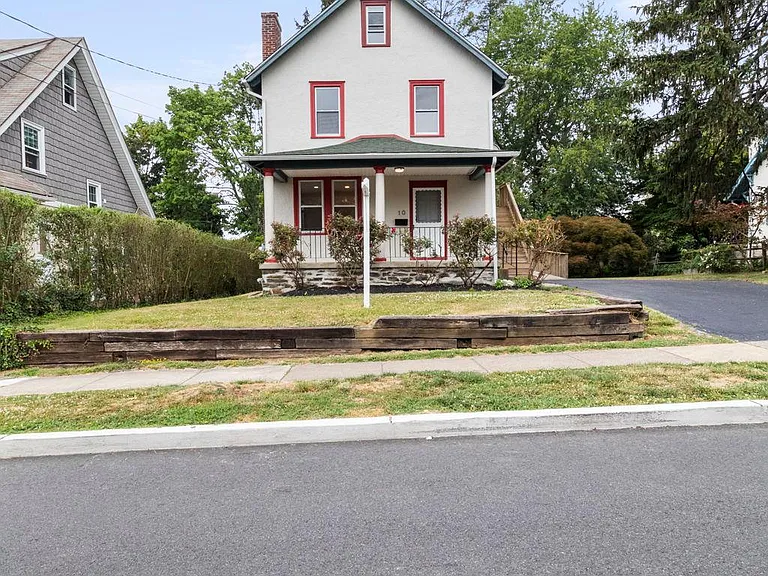 10 E Marthart Ave #2 — Photo 1