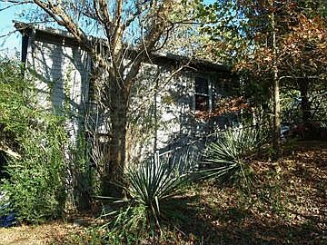 2nd image of 124 Joyce St
