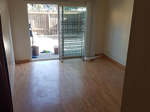 4th image of 1725 E 8th St #1725