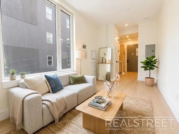 731 Rogers Avenue image 1 of 4