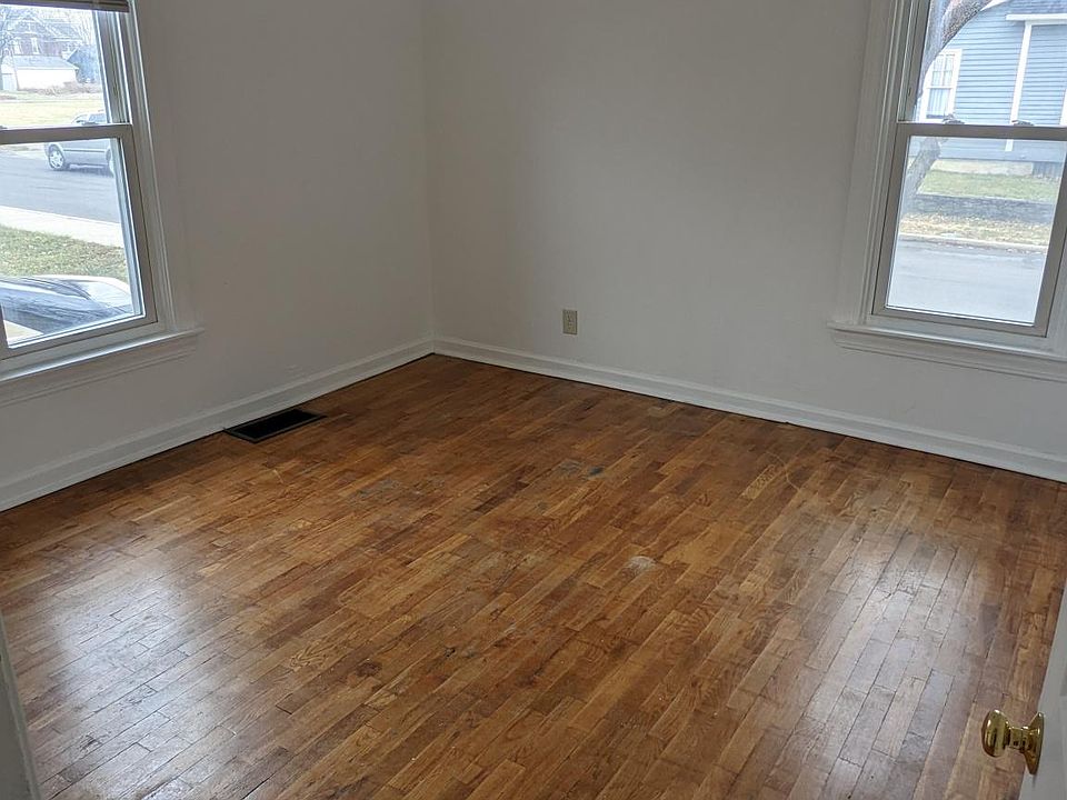 2nd image of 400 N Mulberry St
