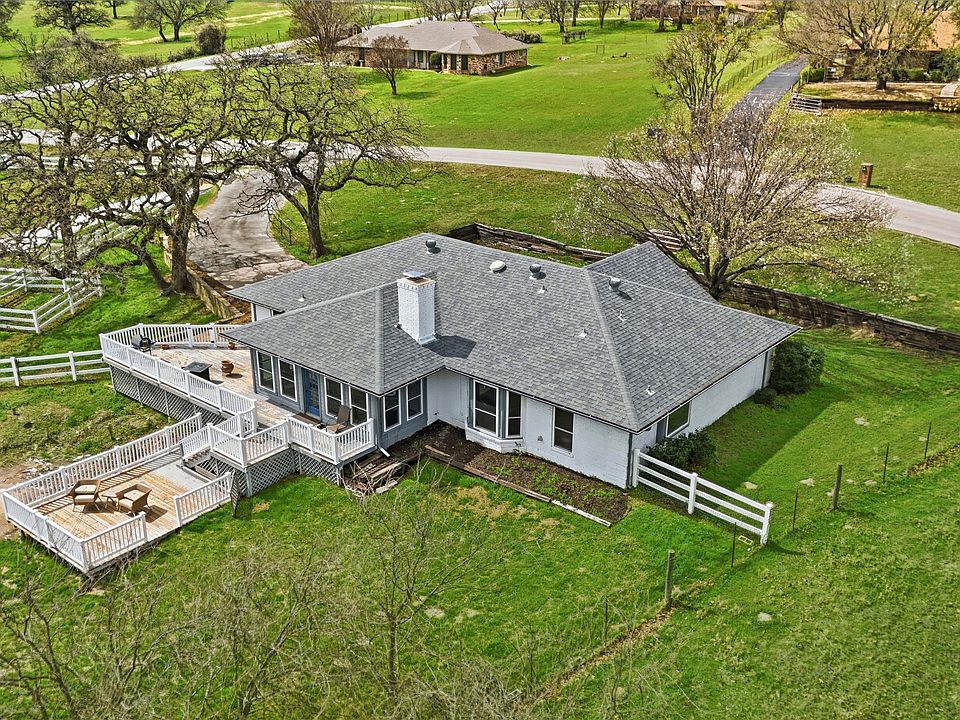 1st image of 102 Dawn Cir