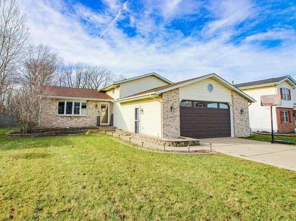 1918 Westfield Ct, Griffith, IN 46319