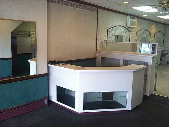 2nd image of 4137 Brownsville Rd