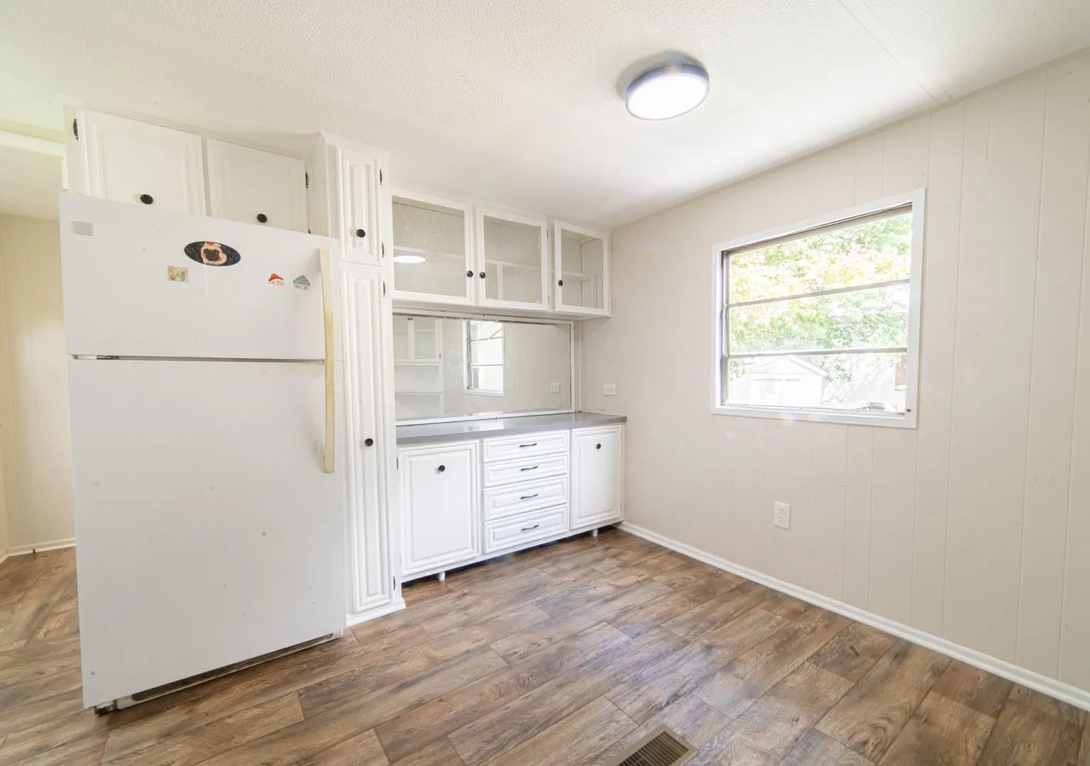Spacious 3-Bedroom Mobile Home with Open Layout in Franklinville — Photo 3