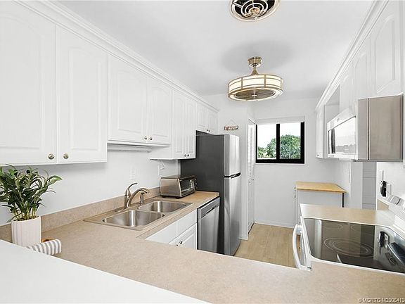 4th image of 5423 SE Miles Grant Rd Unit 201