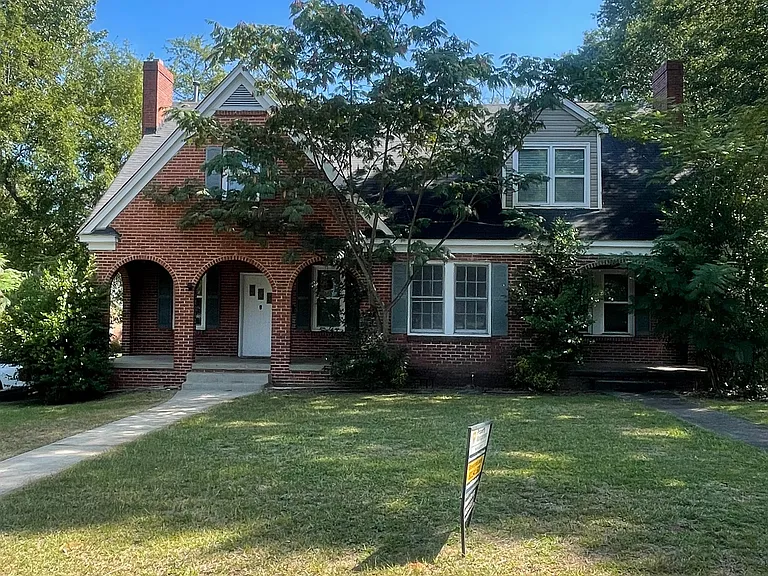 302 Harden St — Photo 1