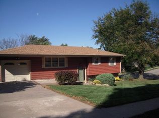 9104 S Cir, Omaha, NE 68127