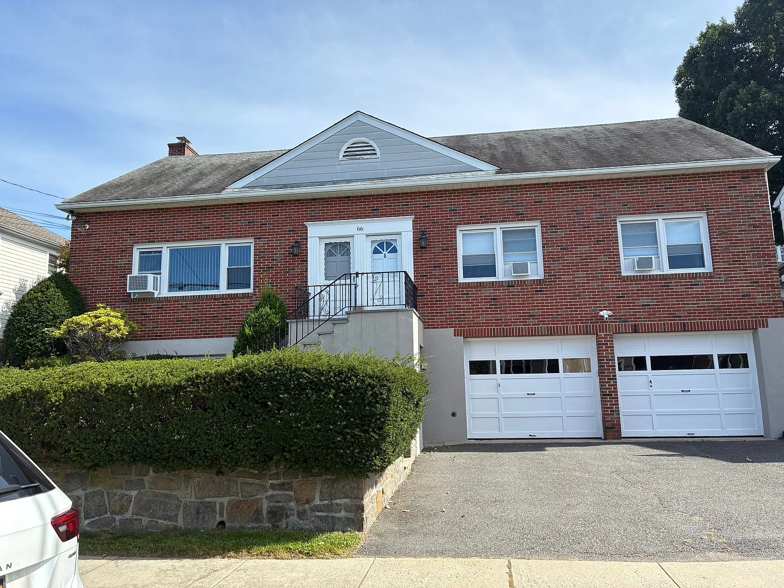 2 bed, 1.0 bath, 1250 sqft, $3,400 — Photo 1