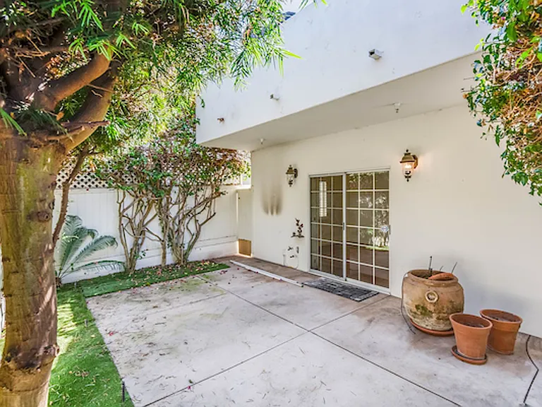 1524 Steinhart Ave — Photo 8