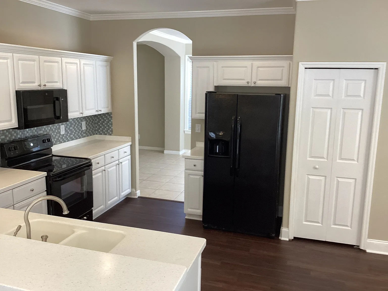 4 bed, 2.5 bath, 2867 sqft, $3,705 — Photo 3