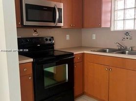 650 Palm Ave, Hialeah, FL