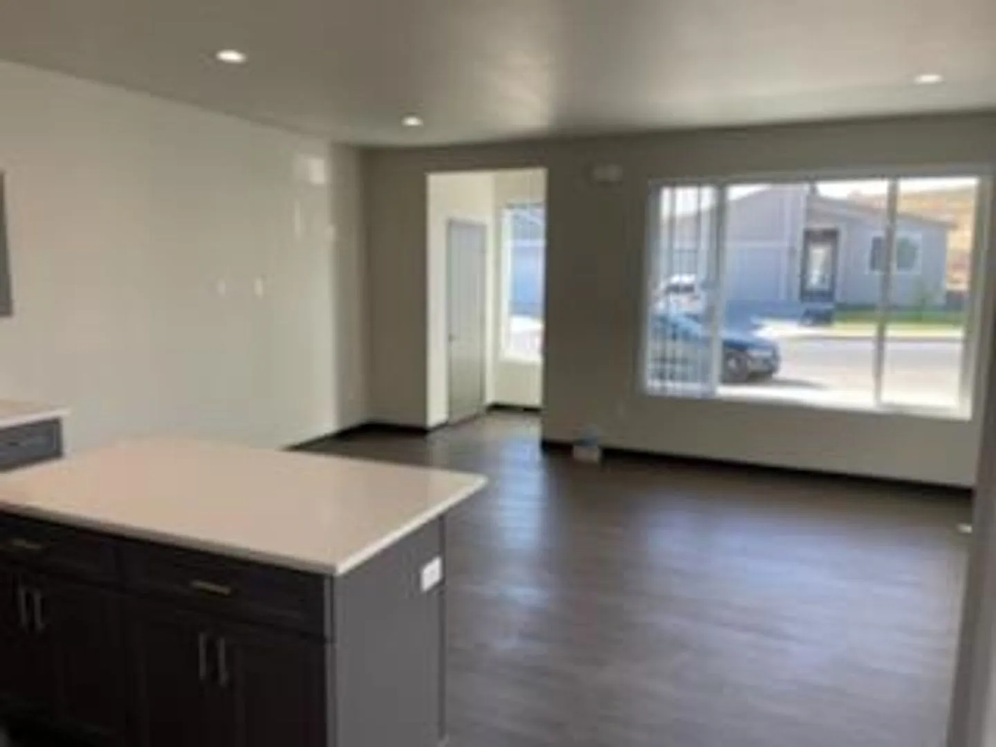 Modern design 3 bed, 2.5 bath duplex Available July 10th! — Photo 4