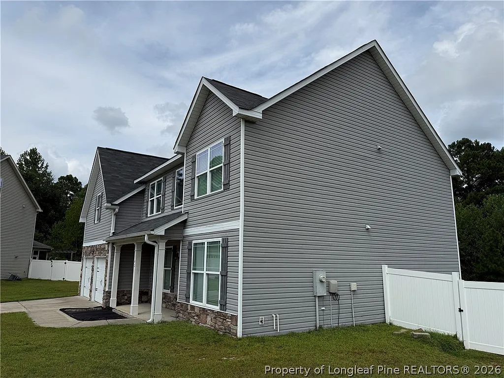 4 bed, 3.0 bath, 3183 sqft, $2,900 — Photo 3