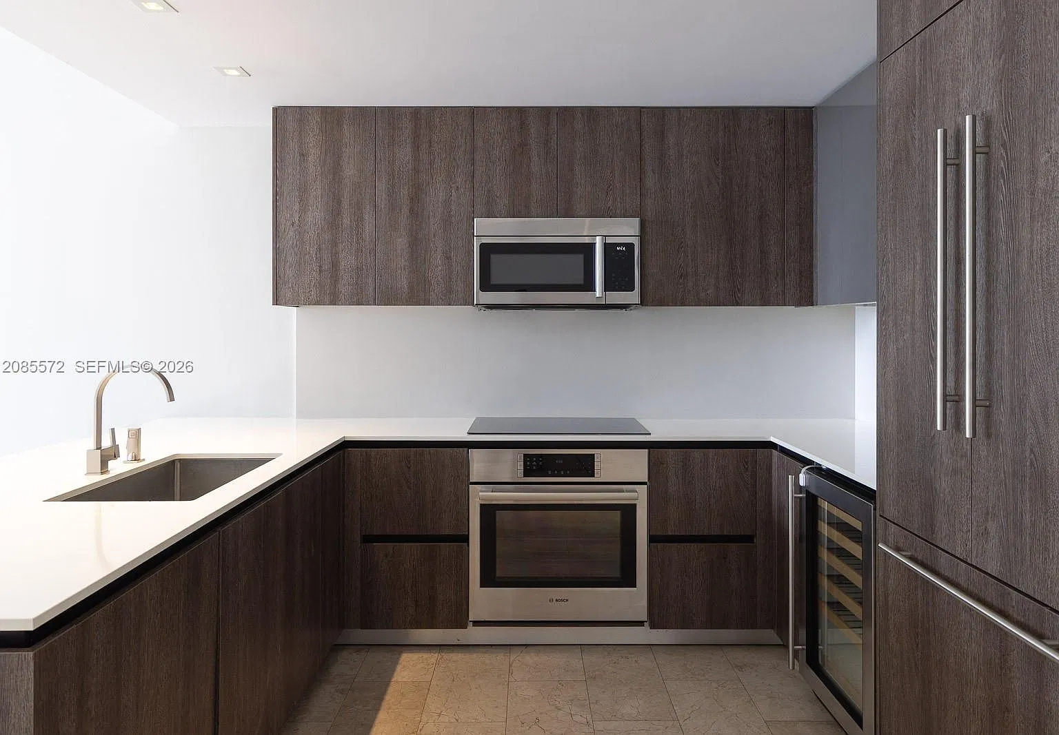 Reach Condo — Photo 2