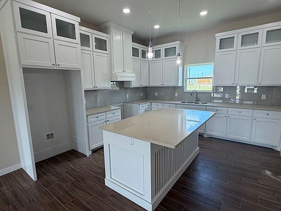 4th image of 343 Barcelona St