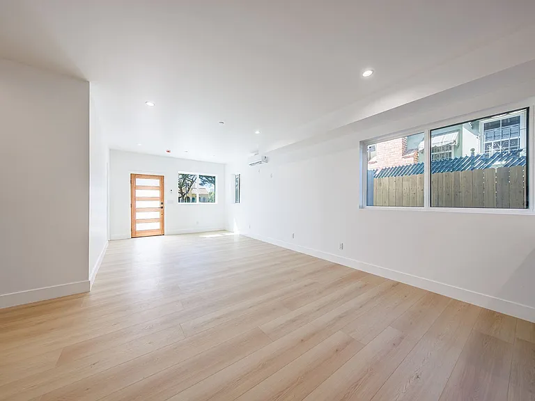 1330 S. Longwood — Photo 16