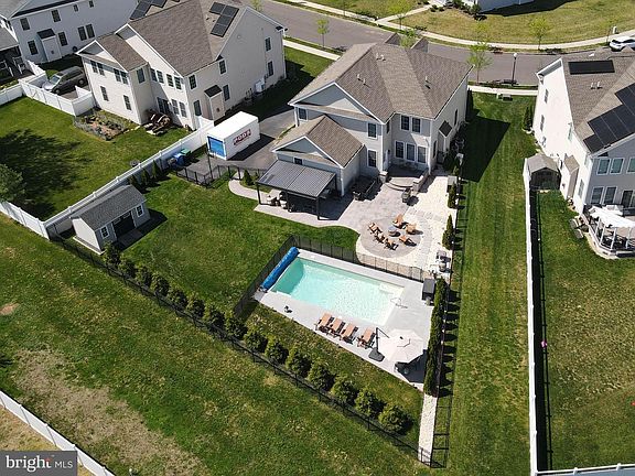 3rd image of 84 Applegate Way
