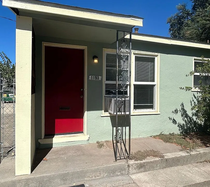 1143-1159 Oakdale
