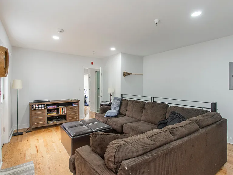 1629 Wallace St #1R — Photo 13
