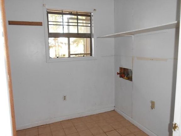 4th image of 514 E Port Arthur Ave