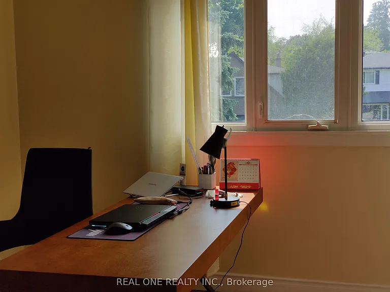 72 Liebeck Cres — Photo 7
