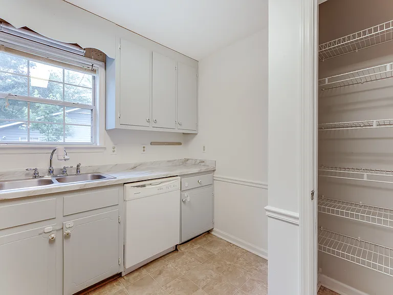 180 Oak Dr — Photo 10