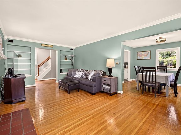 3rd image of 27 Hillcrest Dr