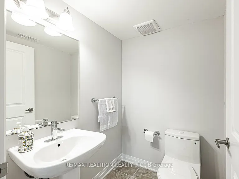 213 Downsview Park Blvd — Photo 47