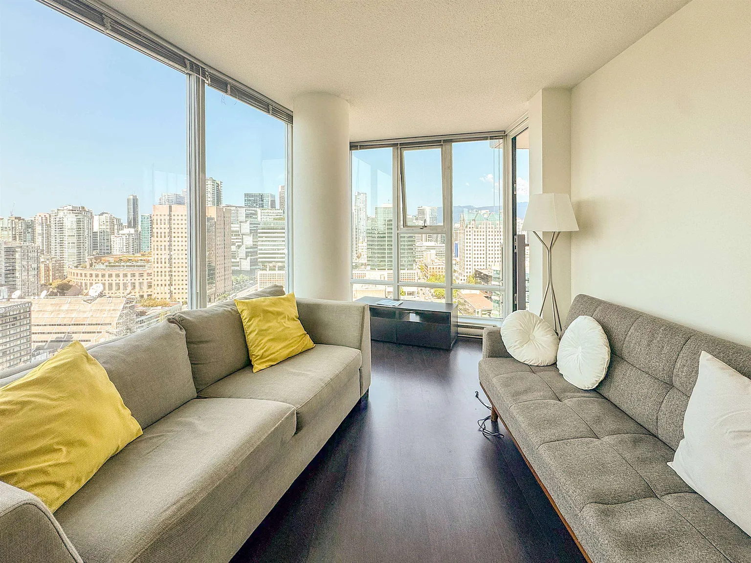 2 bed, 855 sqft, $3,600 — Photo 3