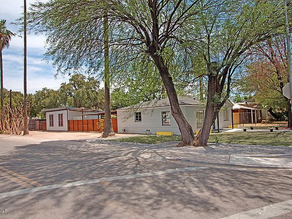 3rd image of 1005 S Una Ave