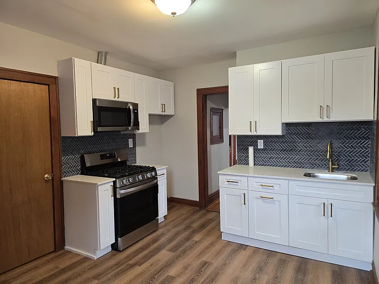 4852 S Wood St #3R — Photo 8