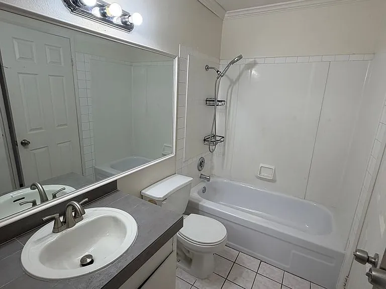 2236 E Desert Inn Rd — Photo 17