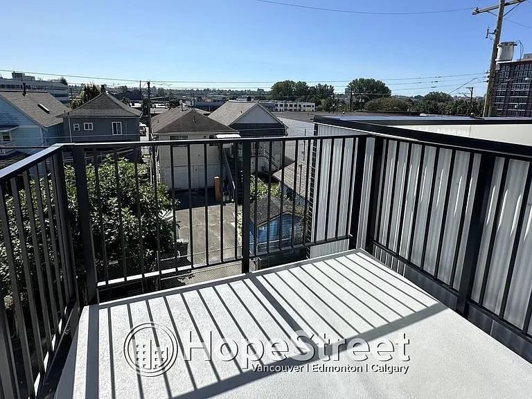 1120 Georgia St E — Photo 17