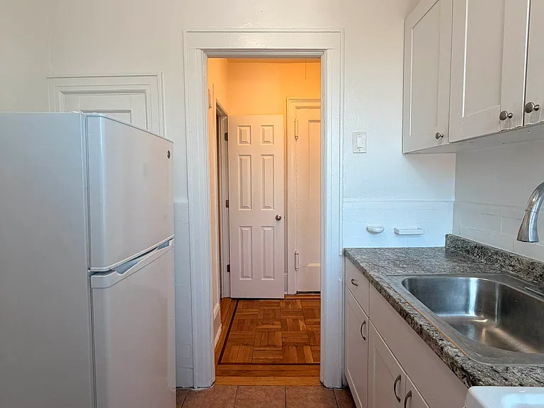 9323 218th St #D6 — Photo 7