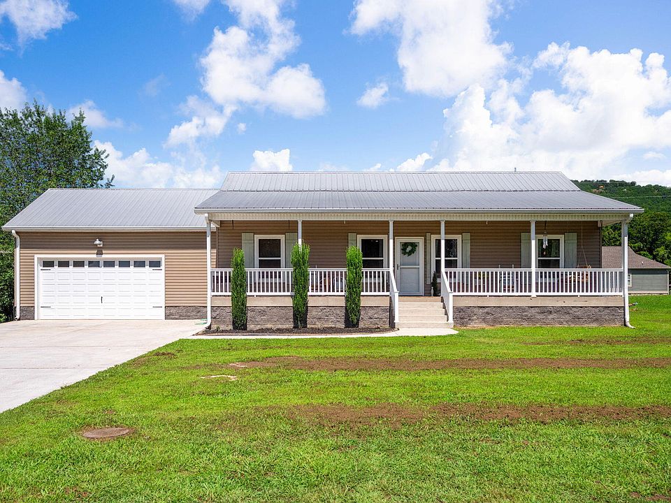 1st image of 221 Hill Cir