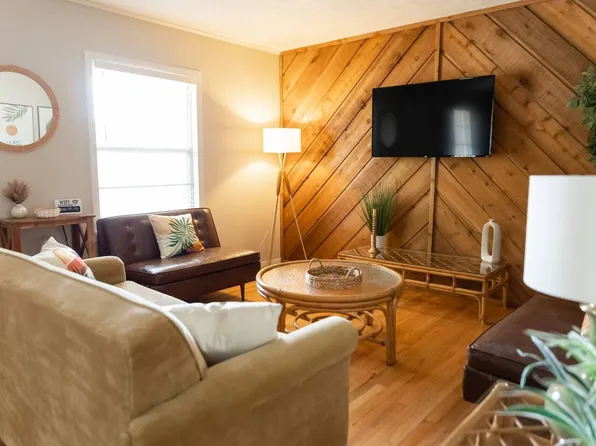 721 Mary Lake Dr, Bryan, TX 77802